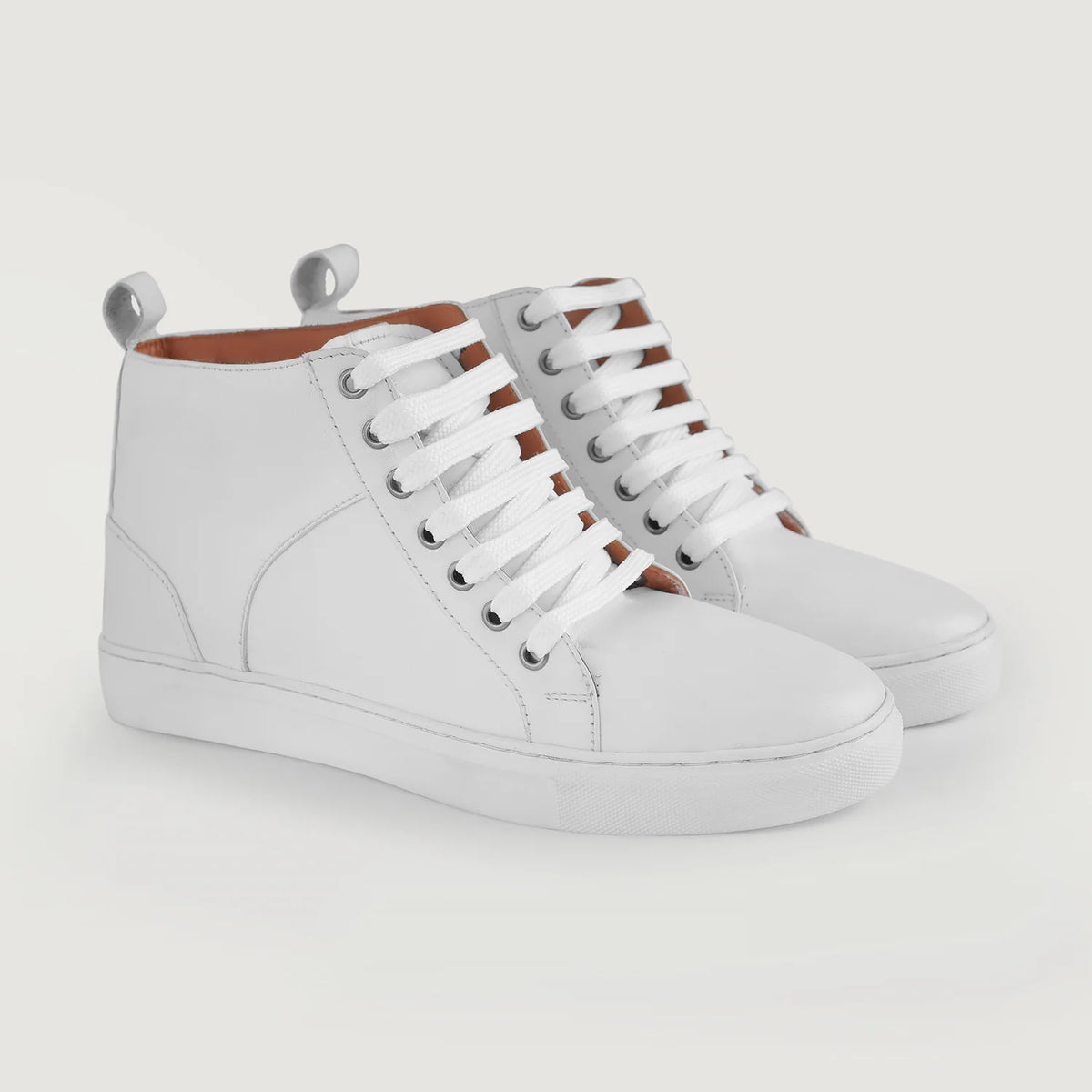Marty High Top White ტყავის კედები მამაკაცის in White Full-Grain Leather - გვერდითი ხედი | შეიძინეთ ონლაინ