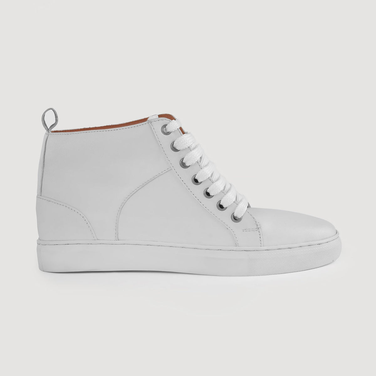 White Full-Grain leather Sneakers - Goodyear welt კონსტრუქცია და წინა ცხვირის დეტალი