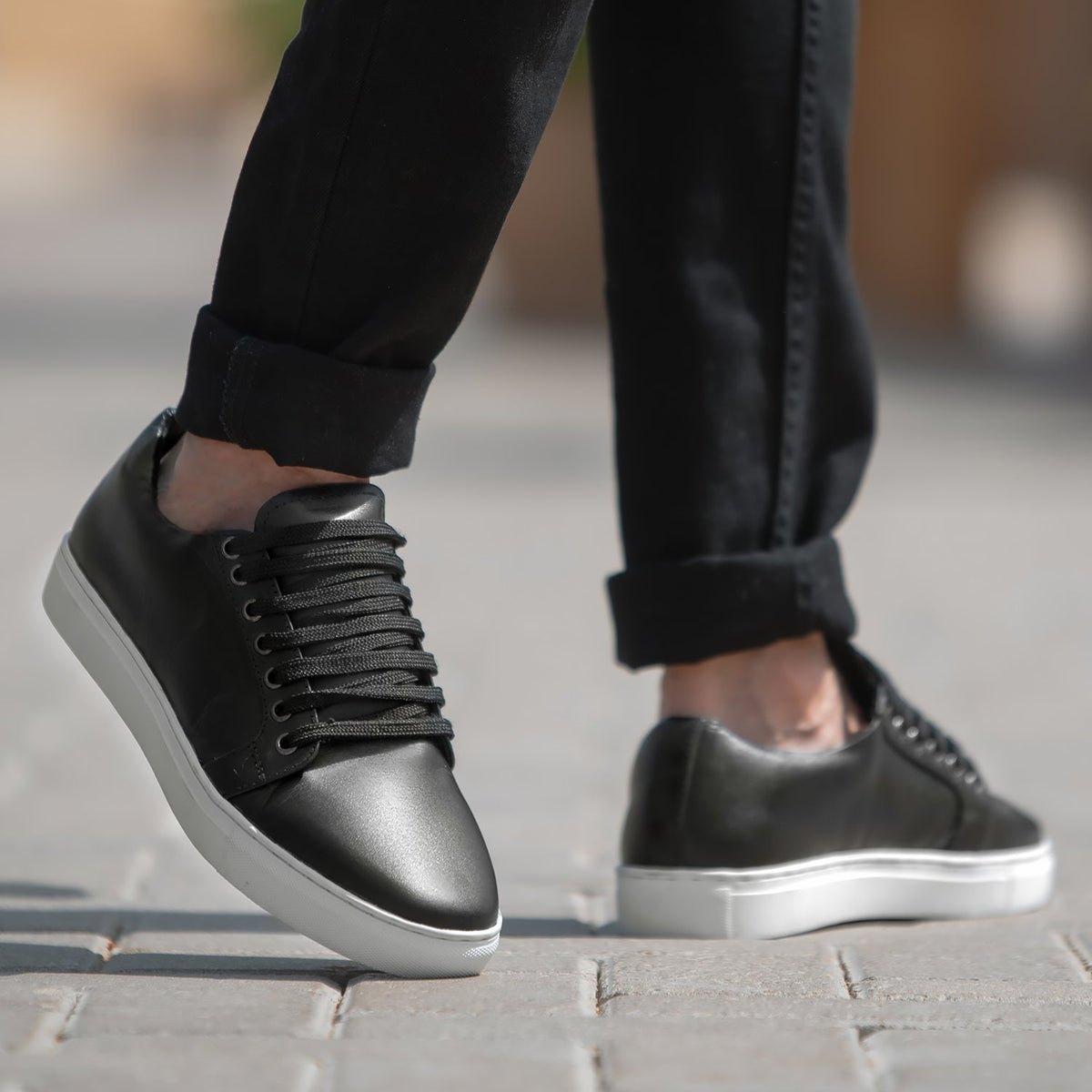 Black Full-Grain leather Sneakers - Goodyear welt კონსტრუქცია და წინა ცხვირის დეტალი