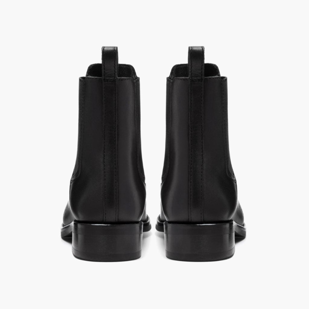 High-Traction Rubber Outsole & Lug Tread Pattern on Duchess შავი ტყავის ჩექმები ქალის