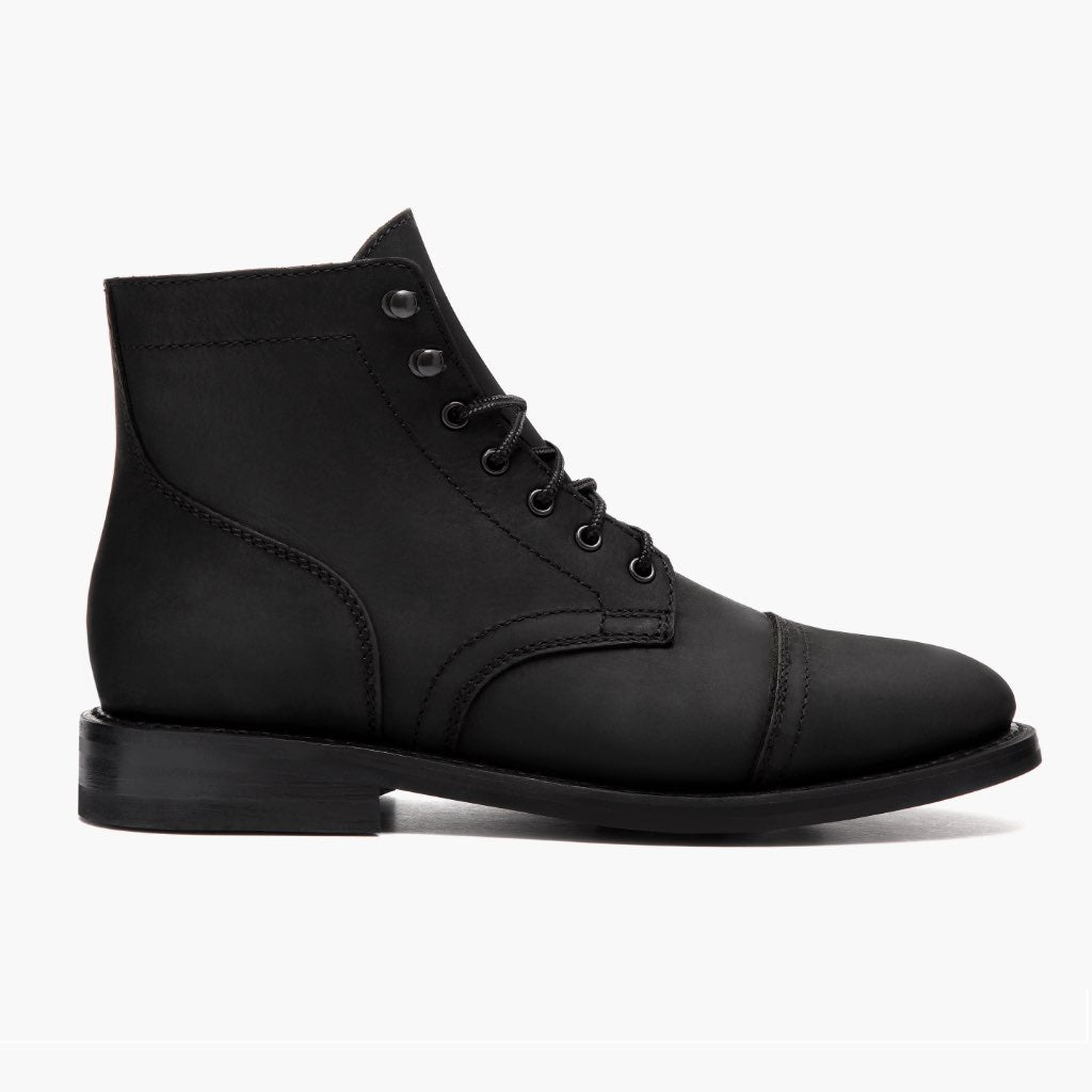 Black Full-Grain leather Boots - Goodyear welt კონსტრუქცია და წინა ცხვირის დეტალი