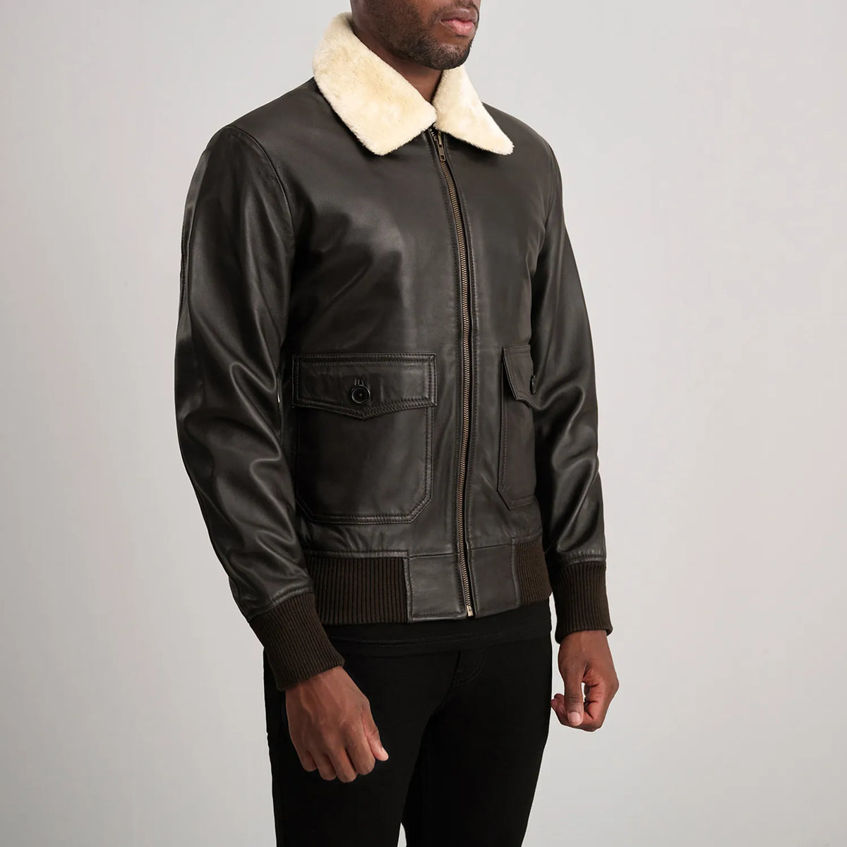 
Brown Sheepskin Leather Bomber Jacket - უკანა ხედი გამოკვეთილი მხრებით და სუფთა დაბოლოებით