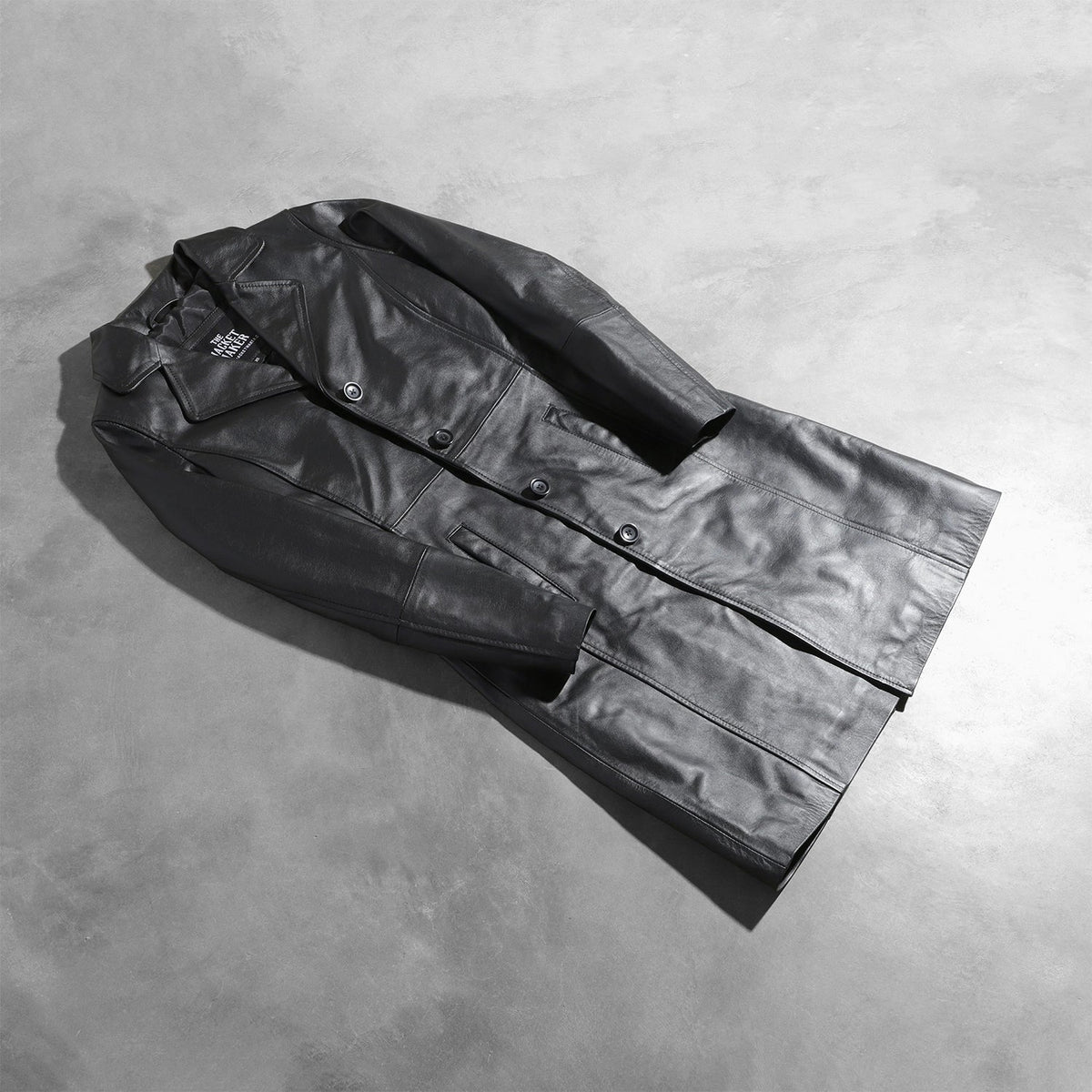
Open Hem & Hem Craftsmanship Construction Detail on Alexis შავი Single Breasted ტყავის პალტო ქალის