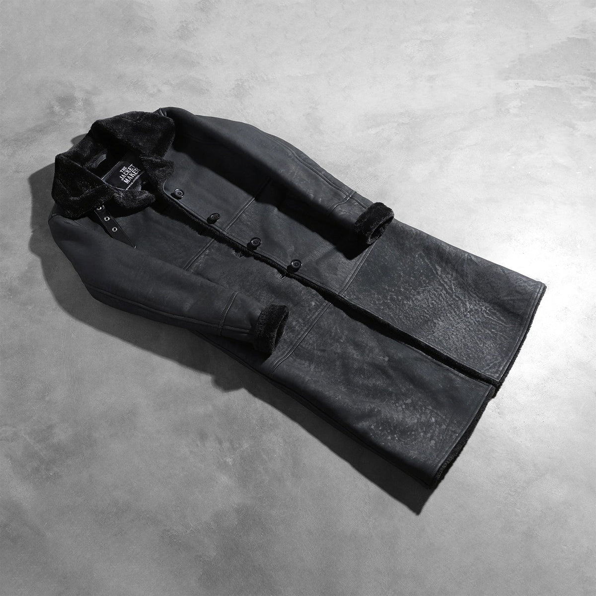 
Open Hem & Hem Craftsmanship Construction Detail on Alina Shearling შავი ტყავის პალტო ქალის