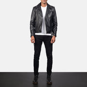 
Allaric Alley Black Leather Biker Jacket - გვერდითი პროფილი ერგონომიული სახელოს ჭრით