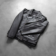 
მორგების ხედი:  Allaric Alley Black Leather Biker Jacket მოდელზე ბუნებრივ დღის სინათლეზე