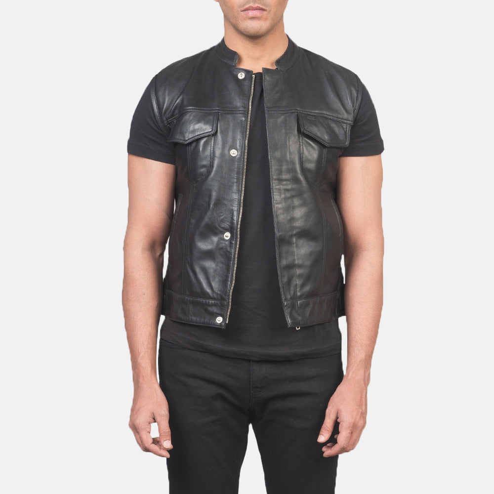 
Atlas Moto შავი ტყავის ჟილეტი მამაკაცის in Black Sheepskin Leather - წინა ხედი და მორგებული სილუეტი | შეიძინეთ ონლაინ