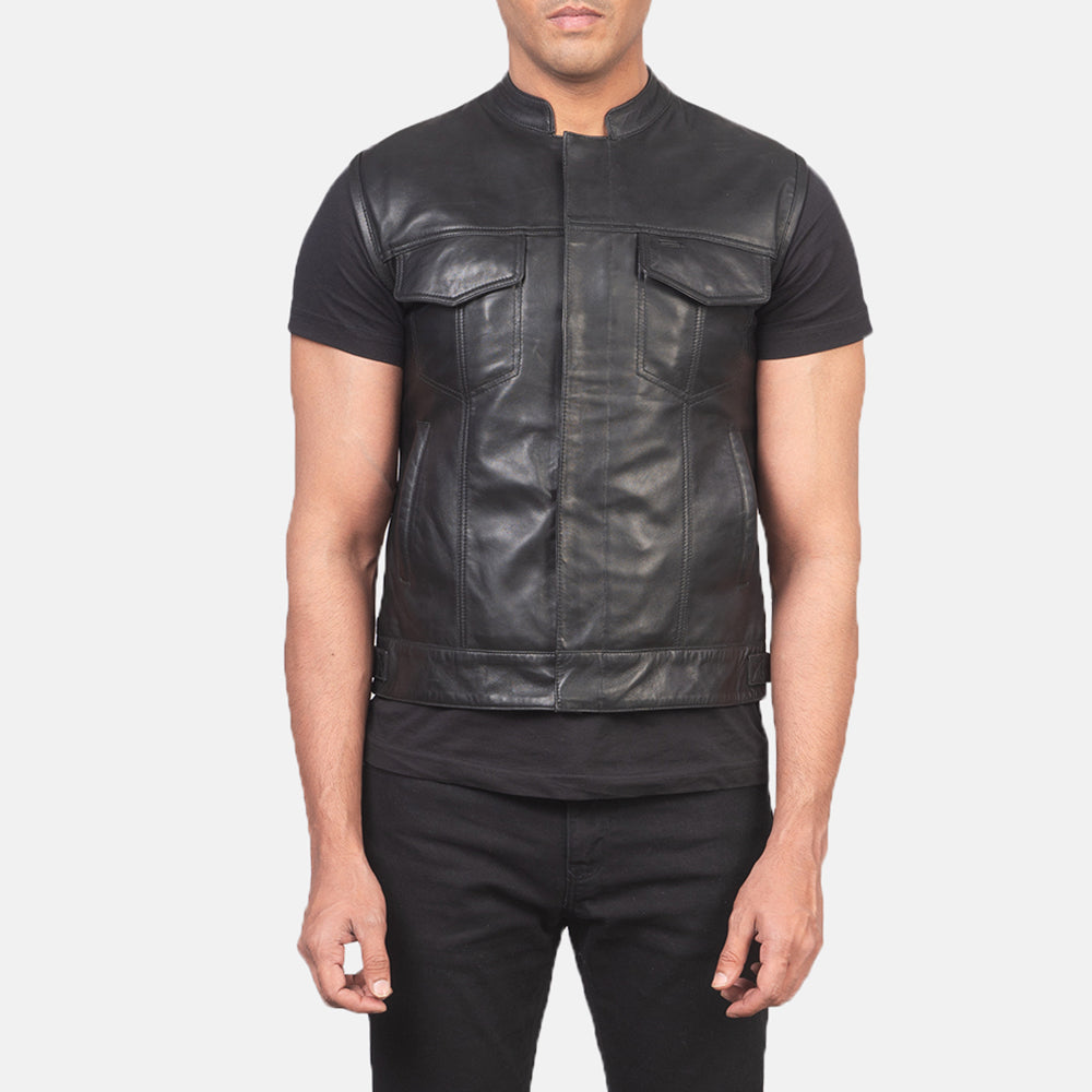 
ახლო ხედი of Band & Zipper with Button Flap Hardware on Atlas Moto შავი ტყავის ჟილეტი მამაკაცის