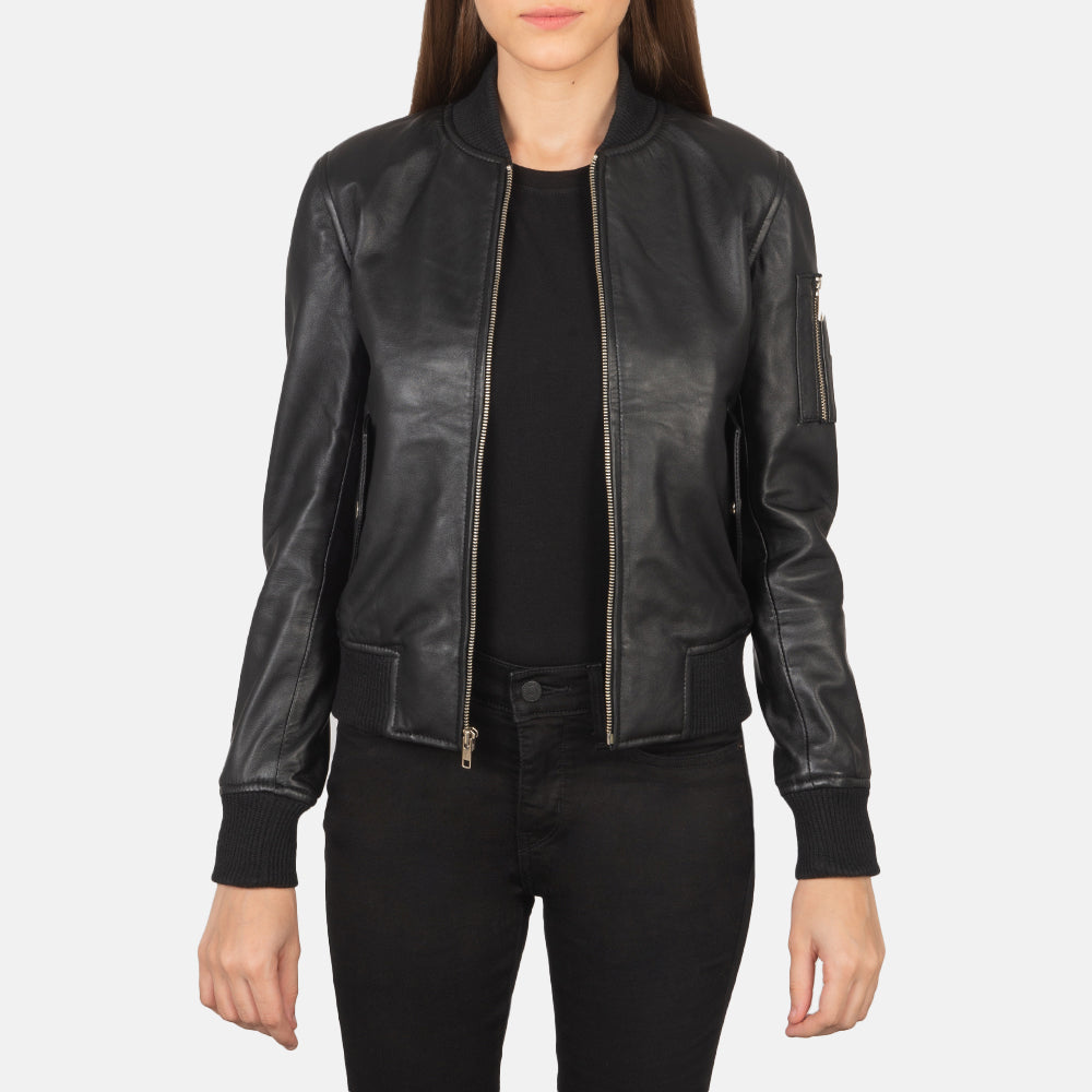 
Ava Ma-1 Black Leather Bomber Jacket in Black Sheepskin Leather - წინა ხედი და მორგებული სილუეტი | შეიძინეთ ონლაინ