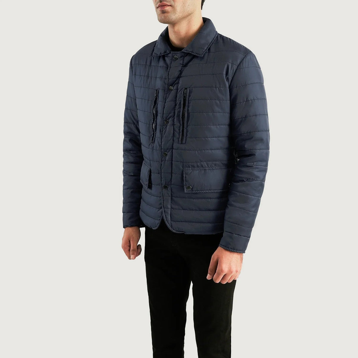 
Navy Blue Nylon Winter Jacket - უკანა ხედი გამოკვეთილი მხრებით და სუფთა დაბოლოებით