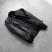 
მორგების ხედი:  Bomia Ma-1 Black Leather Bomber Jacket მოდელზე ბუნებრივ დღის სინათლეზე