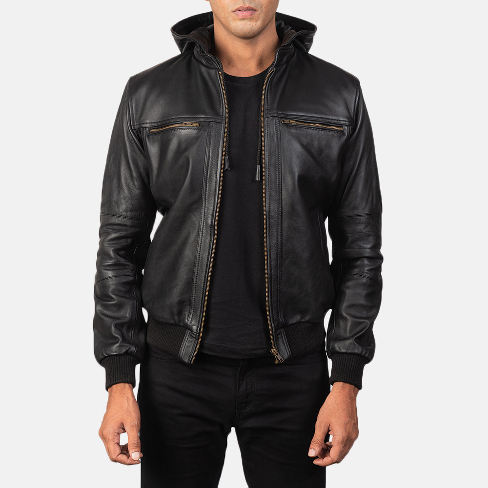 
Bouncer Biz Black Leather Hooded Bomber Jacket in Black Cowhide Leather - წინა ხედი და მორგებული სილუეტი | შეიძინეთ ონლაინ