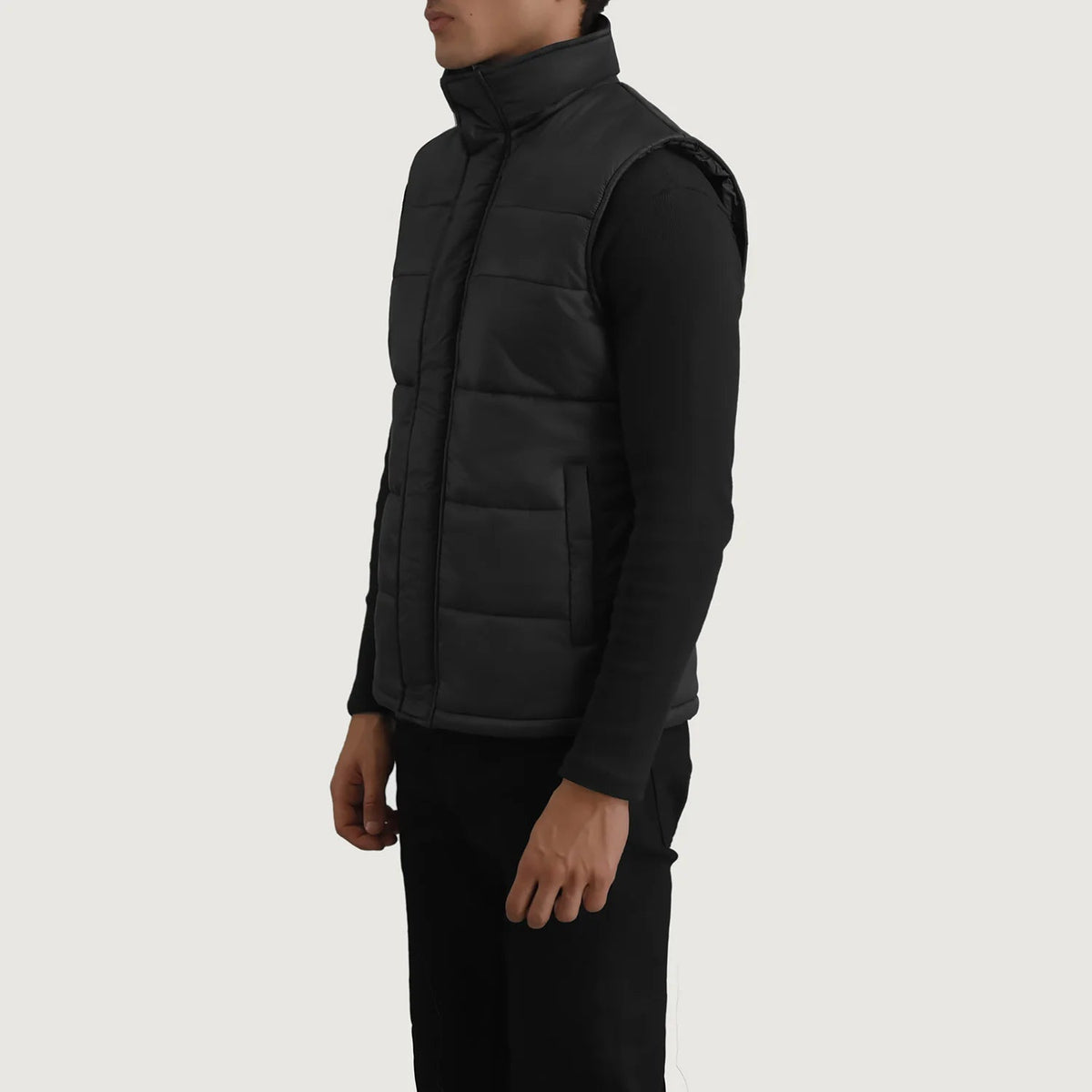 
Black Full-Grain leather Vest - უკანა ხედი გამოკვეთილი მხრებით და სუფთა დაბოლოებით