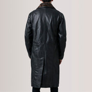 
ახლო ხედი of Notch & Button Hardware on Cai შავი Leather Shearling ტყავის პალტო მამაკაცის For Men