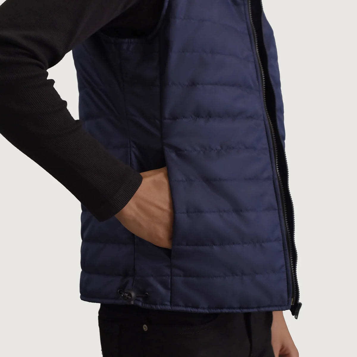 
შიდა სარჩულის ხედი Showing Quilted Viscose Lining & ორი ფუნქციური შიდა ჯიბე