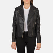 
Carolyn Quilted Black Biker Jacket in Black Goatskin Leather - წინა ხედი და მორგებული სილუეტი | შეიძინეთ ონლაინ