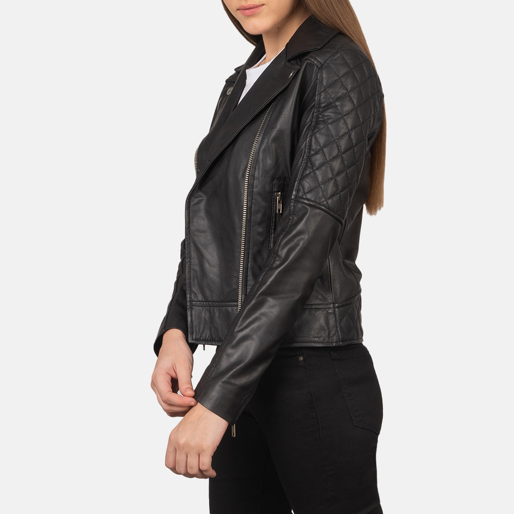
Black Goatskin Leather Biker Jacket - უკანა ხედი გამოკვეთილი მხრებით და სუფთა დაბოლოებით
