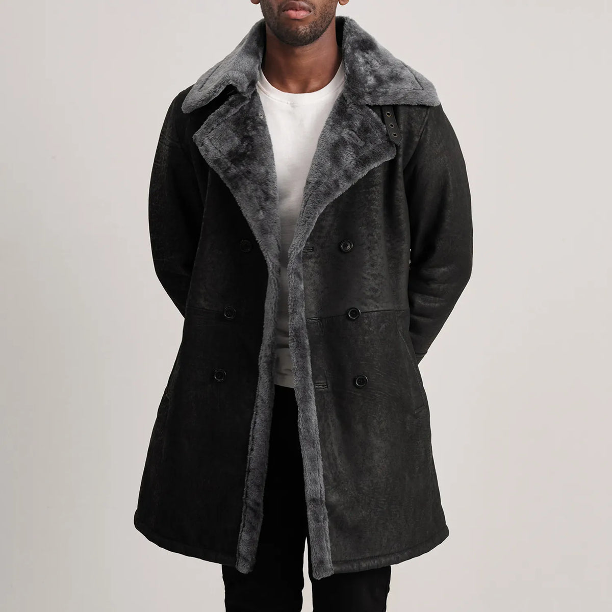 
Charles Brown Suede Leather Shearling Double-Breasted Coat in Brown Goatskin Suede - წინა ხედი და მორგებული სილუეტი | შეიძინეთ ონლაინ