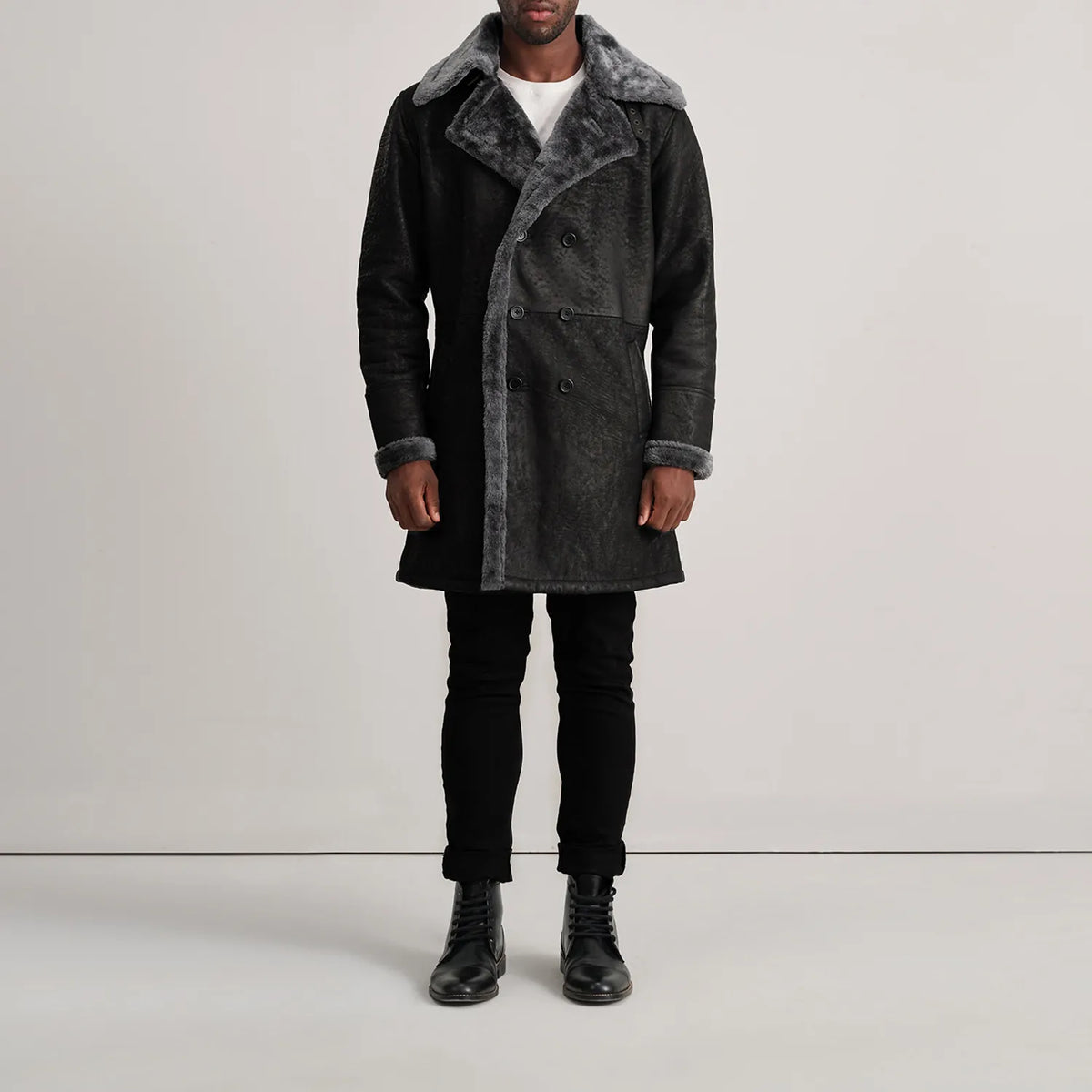 
Charles Brown Suede Leather Shearling Double-Breasted Coat - გვერდითი პროფილი ერგონომიული სახელოს ჭრით