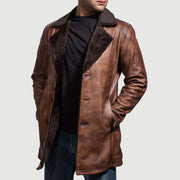 
Distressed Brown Sheepskin Burnishing Winter Jacket - უკანა ხედი გამოკვეთილი მხრებით და სუფთა დაბოლოებით