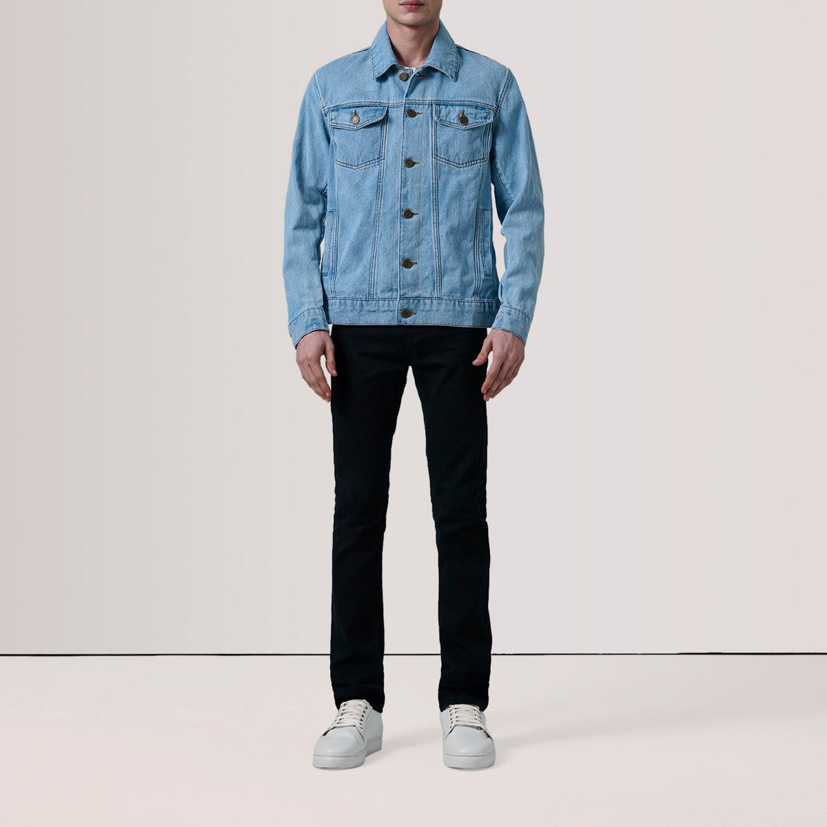
Light Blue Full-Grain leather Jacket - უკანა ხედი გამოკვეთილი მხრებით და სუფთა დაბოლოებით