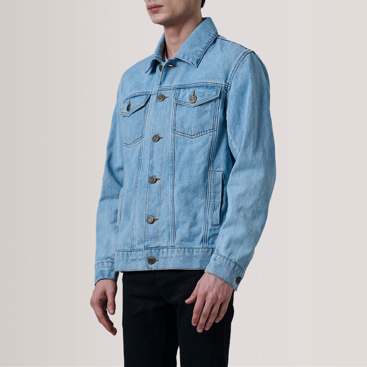 
Conard Light ლურჯი Denim Trucker ტყავის ქურთუკი მამაკაცის For Men - გვერდითი პროფილი ერგონომიული სახელოს ჭრით