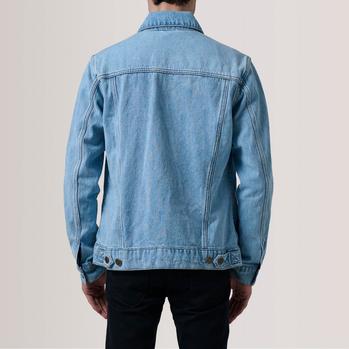 
ახლო ხედი of Classic Collar & Heavy-Duty Zipper Hardware on Conard Light ლურჯი Denim Trucker ტყავის ქურთუკი მამაკაცის For Men