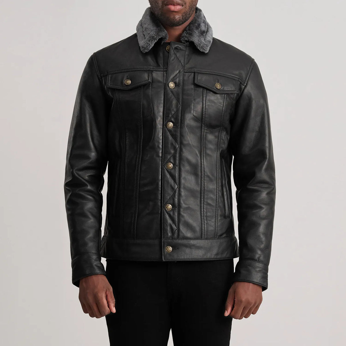 
ახლო ხედი of Classic Collar & Button Hardware on Dallis შავი Leather Shearling Trucker ტყავის ქურთუკი მამაკაცის