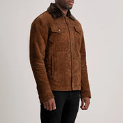 
Dallis ყავისფერი Suede Shearling Trucker ტყავის ქურთუკი მამაკაცის - უკანა ხედი გამოკვეთილი მხრებით და სუფთა დაბოლოებით