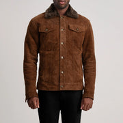 
ახლო ხედი of Classic Collar & Button Hardware on Dallis ყავისფერი Suede Shearling Trucker ტყავის ქურთუკი მამაკაცის