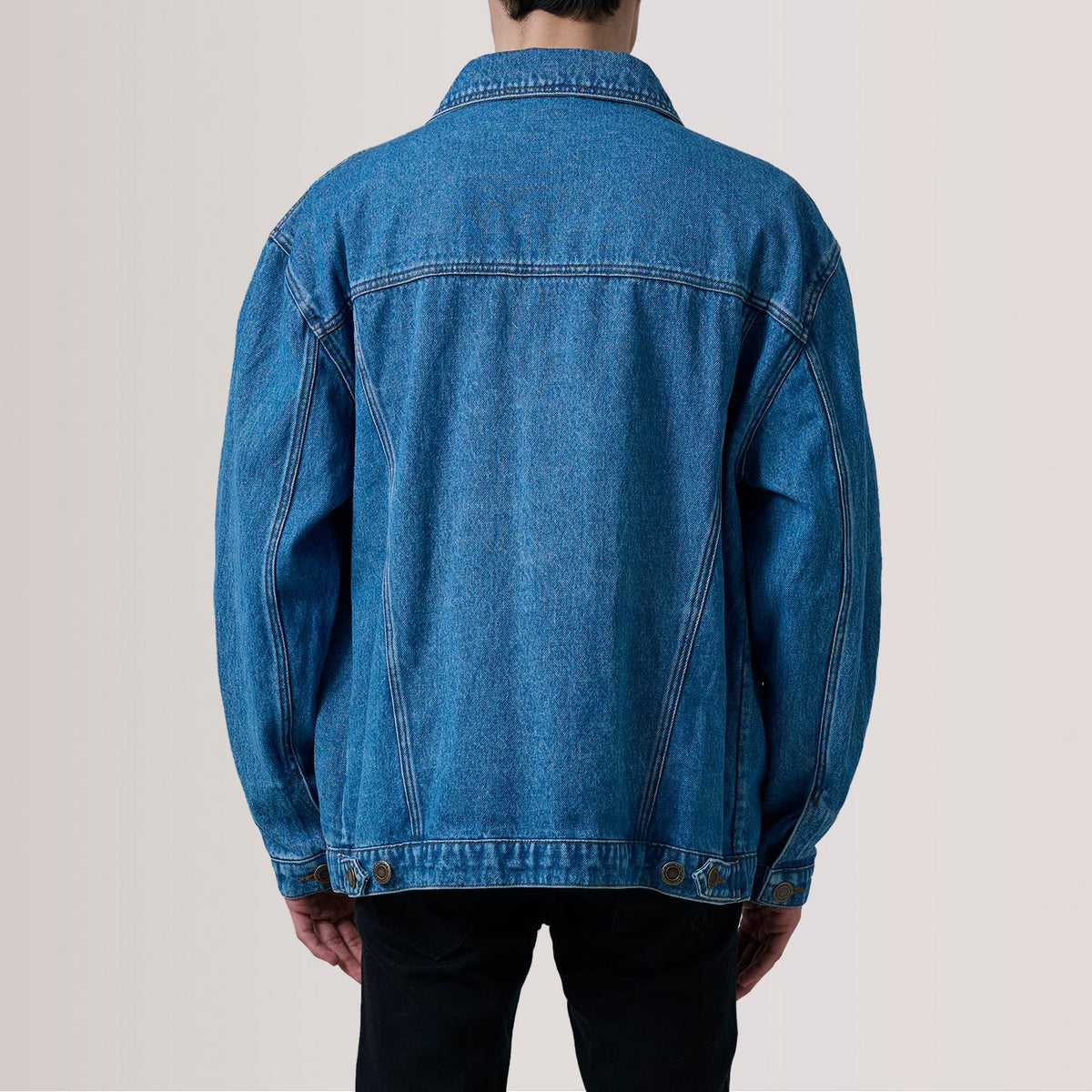 
ახლო ხედი of Classic Collar & Heavy-Duty Zipper Hardware on Eddie Dark ლურჯი Oversized Denim Trucker ტყავის ქურთუკი მამაკაცის For Men