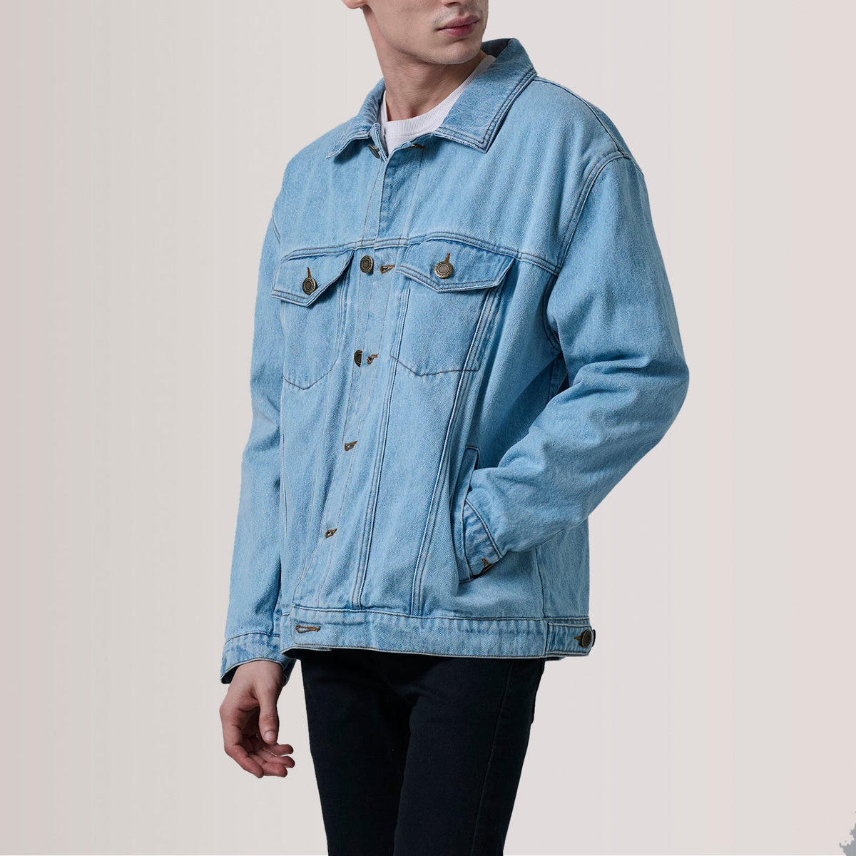 
Eddie Light ლურჯი Oversized Denim Trucker ტყავის ქურთუკი მამაკაცის For Men - გვერდითი პროფილი ერგონომიული სახელოს ჭრით