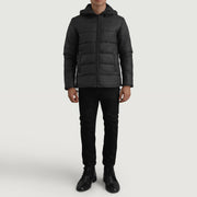 
Erico შავი Hooded Puffer ტყავის ქურთუკი მამაკაცის - გვერდითი პროფილი ერგონომიული სახელოს ჭრით