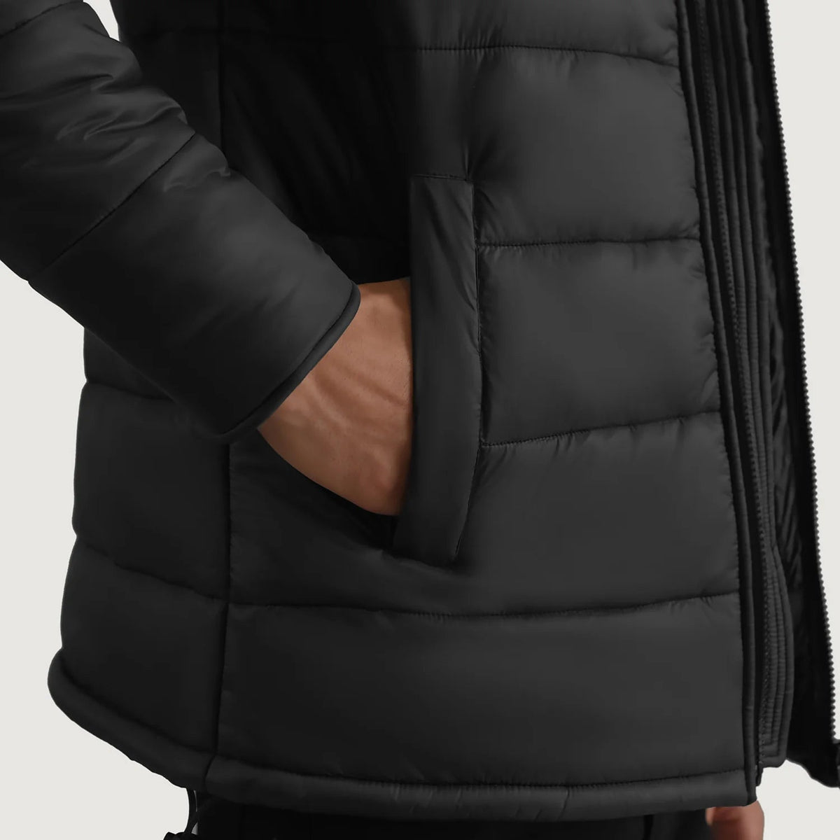 
შიდა სარჩულის ხედი Showing Quilted Viscose Lining & ორი ფუნქციური შიდა ჯიბე