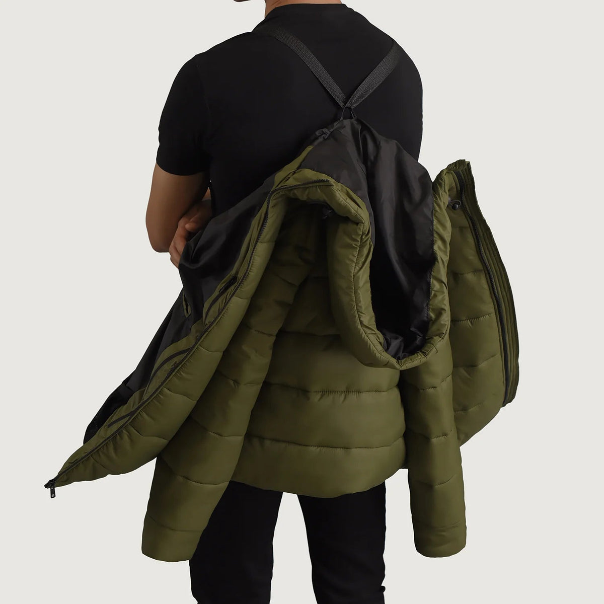 
ახლო ხედი of Classic Collar & Zipper With Wind Flap Hardware on Erico მწვანე Hooded Puffer ტყავის ქურთუკი მამაკაცის