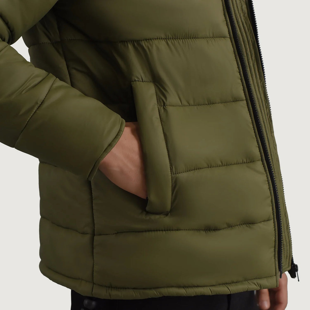 
შიდა სარჩულის ხედი Showing Quilted Viscose Lining & ორი ფუნქციური შიდა ჯიბე