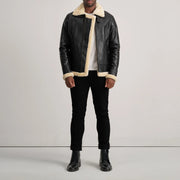 
Francis B-3 Black Leather Bomber Jacket - გვერდითი პროფილი ერგონომიული სახელოს ჭრით