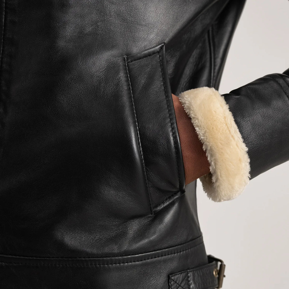 
შიდა სარჩულის ხედი Showing Quilted Viscose Lining & ორი ფუნქციური შიდა ჯიბე