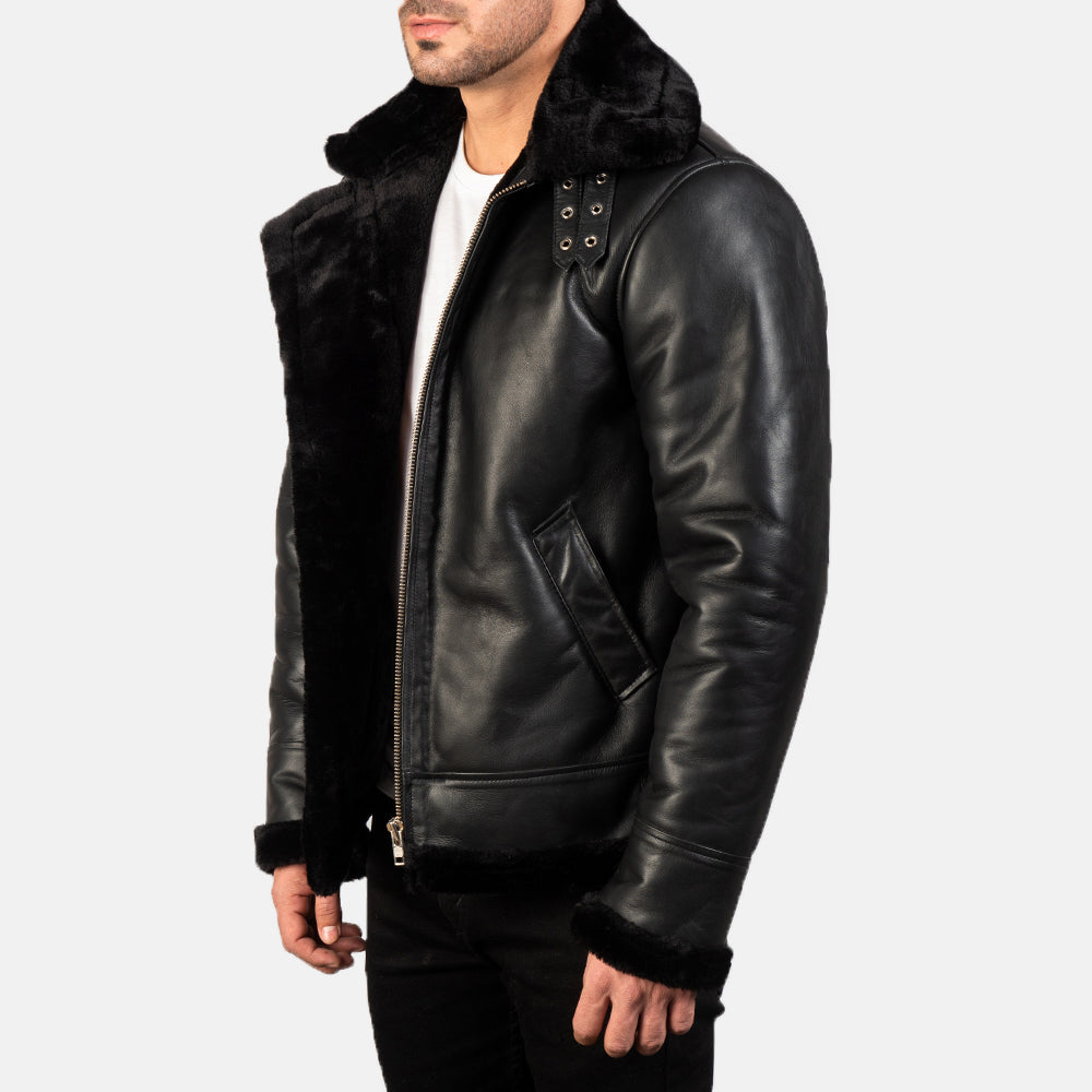 
მორგების ხედი:  Francis B-3 Black Leather Bomber Jacket მოდელზე ბუნებრივ დღის სინათლეზე