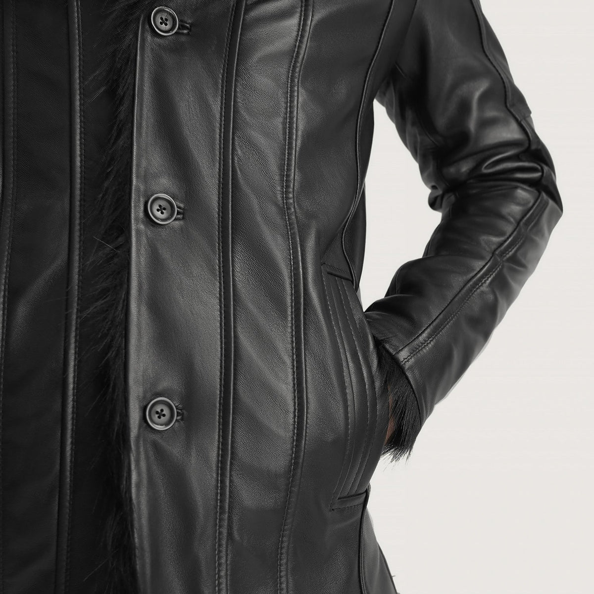 
შიდა სარჩულის ხედი Showing Faux Fur Lined (Torso) & ორი ფუნქციური შიდა ჯიბე