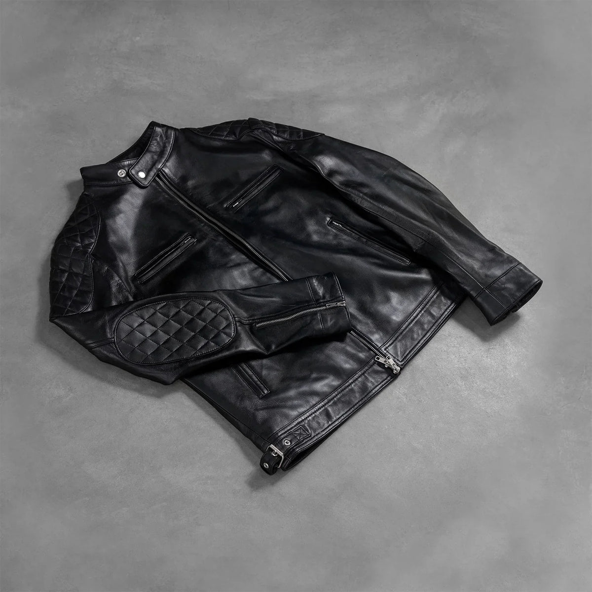 
დაბოლოების ოსტატური დამუშავება Gatsby Quilted Black Leather Biker Jacket