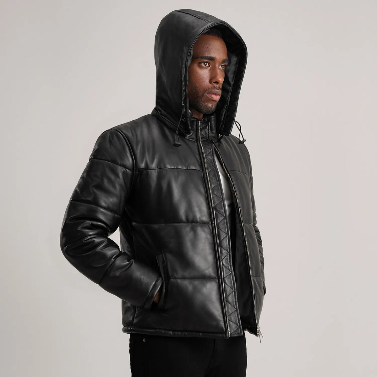 
Tan Brown Sheepskin Leather Hooded Jacket - უკანა ხედი გამოკვეთილი მხრებით და სუფთა დაბოლოებით