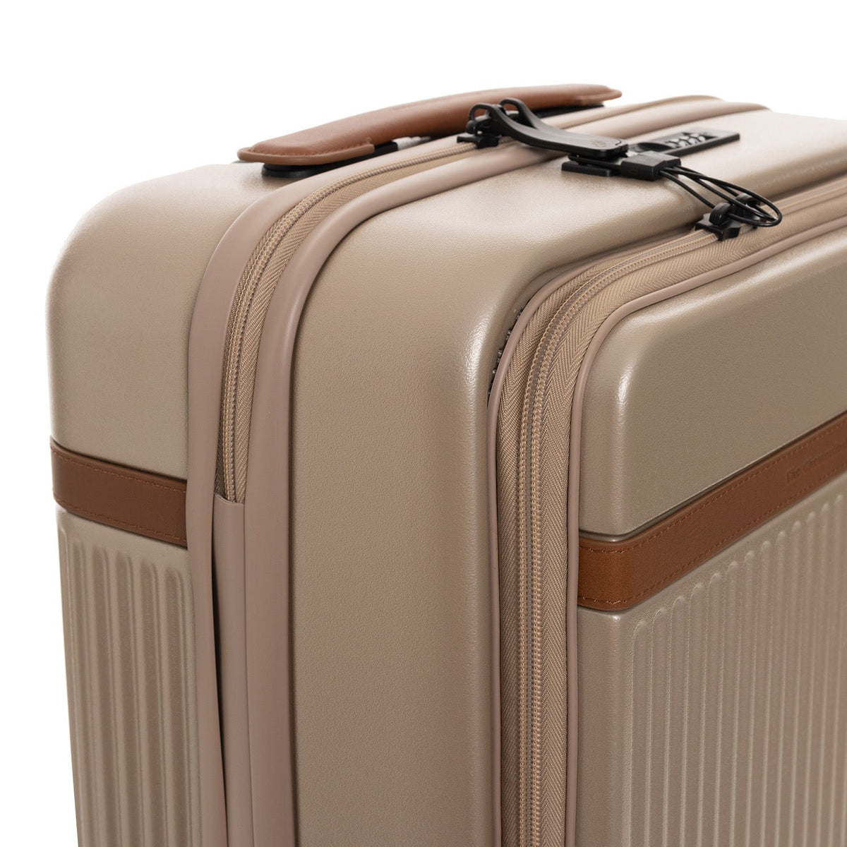 
Tailored Rib Cuffs & Hem Craftsmanship Construction Detail on Hand Luggage Suitcase Front Pocket Zuna ქალის ქალის