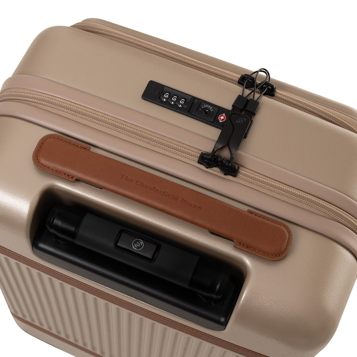 
მორგების ხედი:  Hand Luggage Suitcase Front Pocket Zuna ქალის ქალის მოდელზე ბუნებრივ დღის სინათლეზე