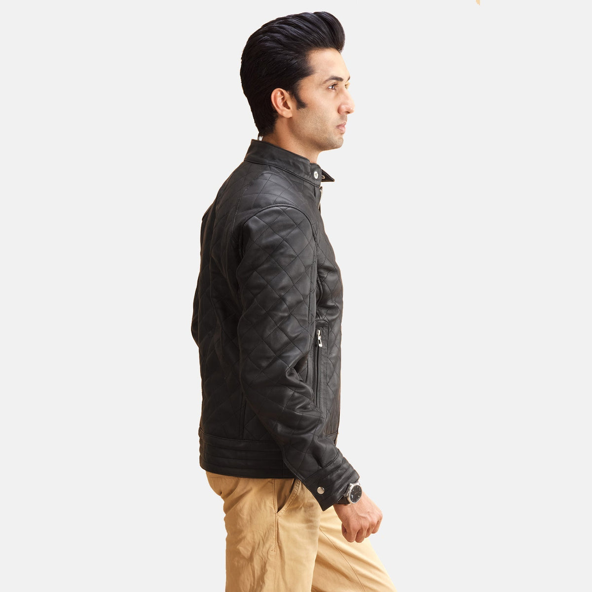 
Black Sheepskin Leather Biker Jacket - უკანა ხედი გამოკვეთილი მხრებით და სუფთა დაბოლოებით