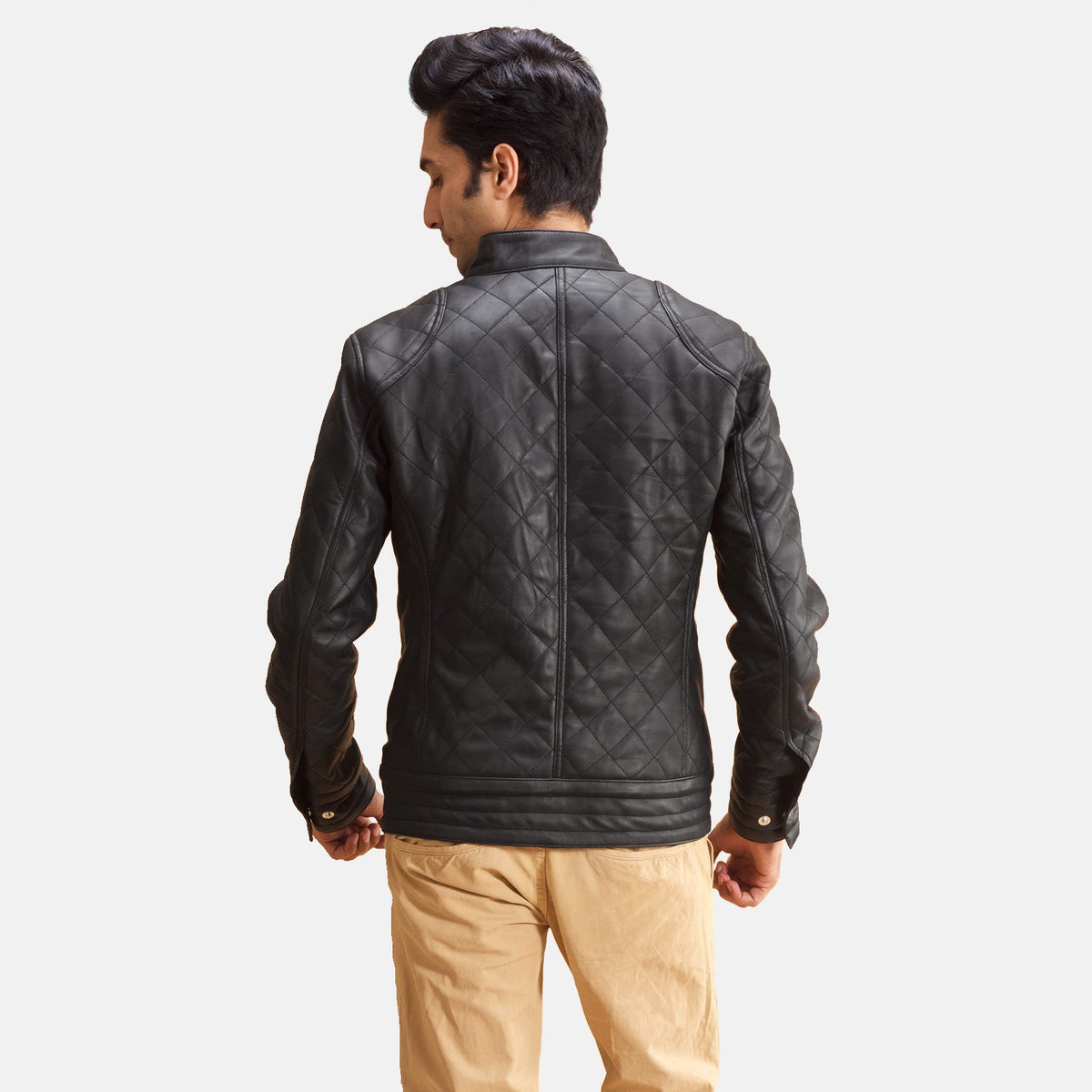 
შიდა სარჩულის ხედი Showing Quilted Viscose lining & ორი ფუნქციური შიდა ჯიბე