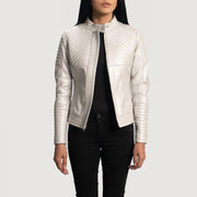 Ice Maiden Silver Quilted ტყავის ბაიკერის ქურთუკი ქალის - Lateral Side Profile View Showing Sleeve Cut &amp; Athletic Taper Fit