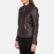 
მორგების ხედი:  Kelsee Navy Blue Suede Biker Jacket მოდელზე ბუნებრივ დღის სინათლეზე