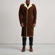 
Kolby Brown Suede Shearling Long Coat - გვერდითი პროფილი ერგონომიული სახელოს ჭრით