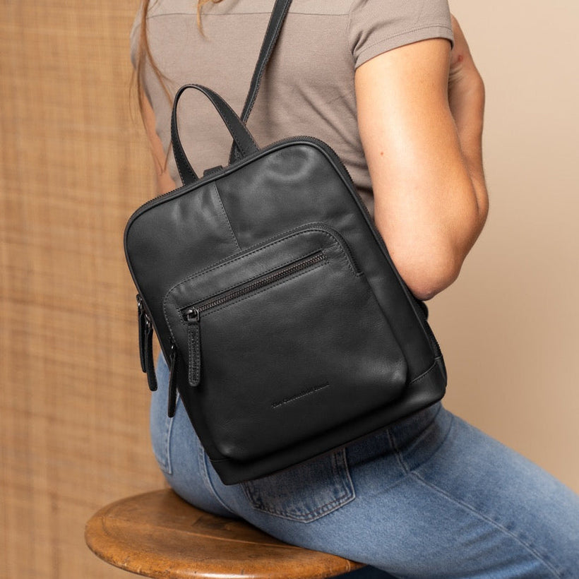 Floran Full-Grain Leather Backpack ქალის